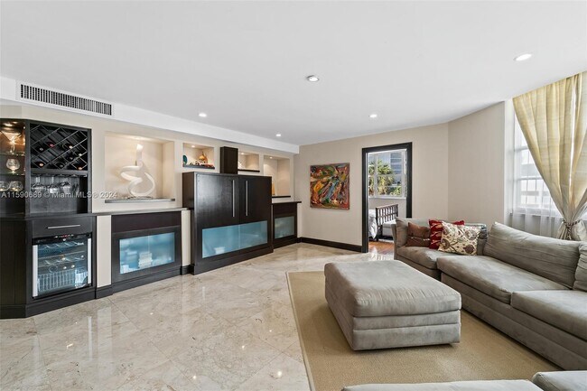 Building Photo - 999 Brickell Bay Dr