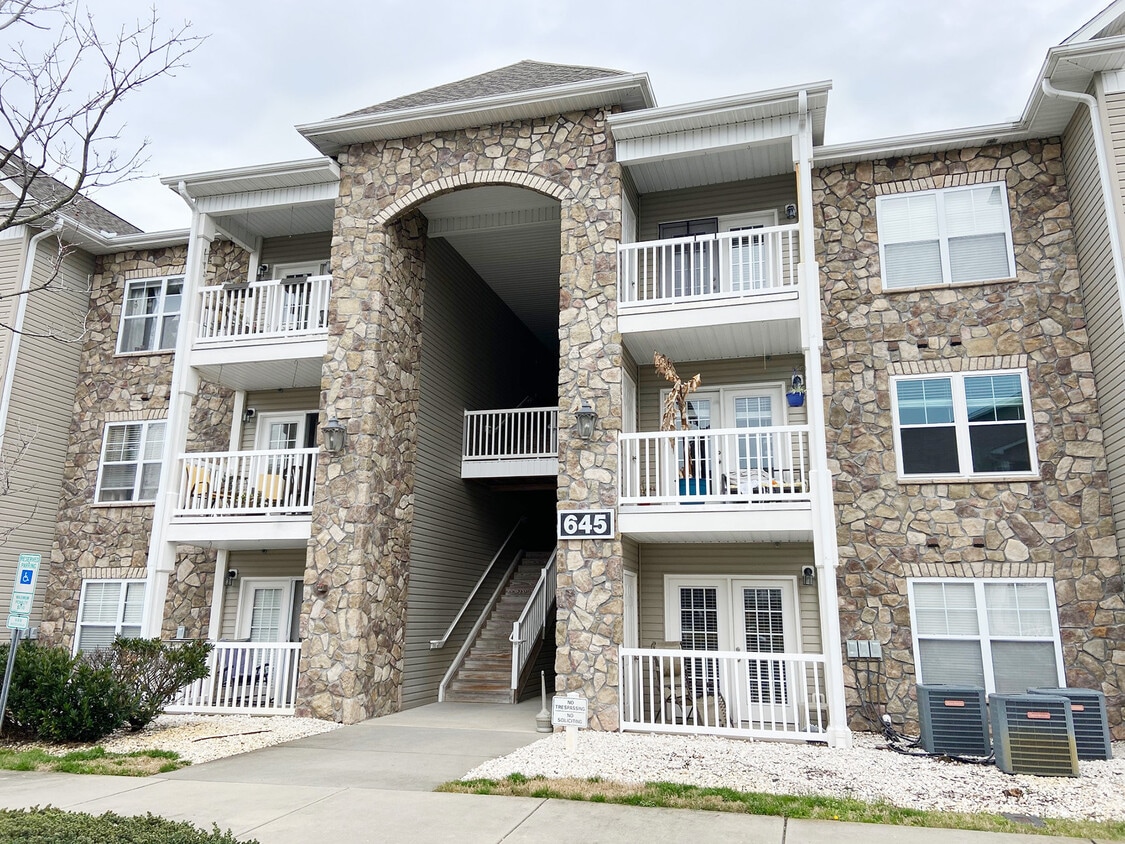 645 Condo Club Dr, Wilmington, NC 28412 Townhome Rentals in