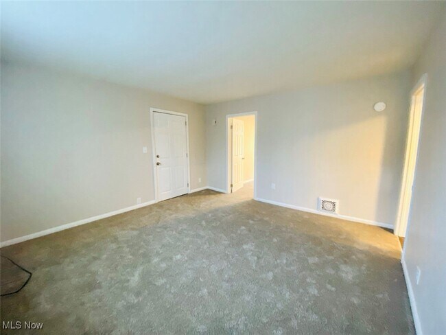 Foto del edificio - 51 Oakdale Ave