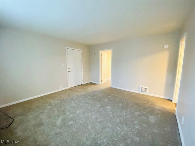 Building Photo - 51 Oakdale Ave