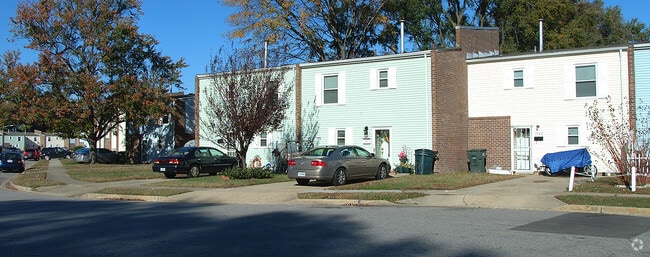 Building Photo - Second Oakmont Townhouses