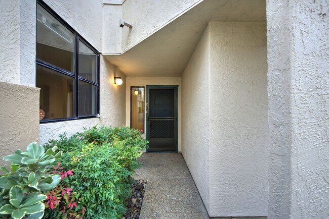 Building Photo - 127 Nantucket Ln