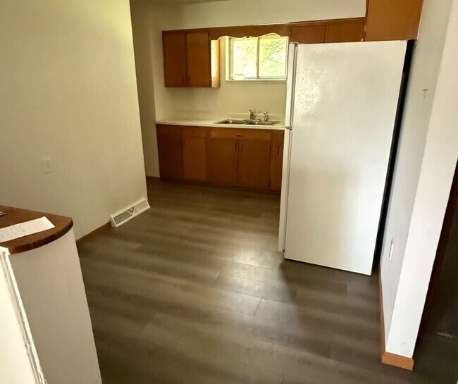 Building Photo - 1610 Highridge Dr