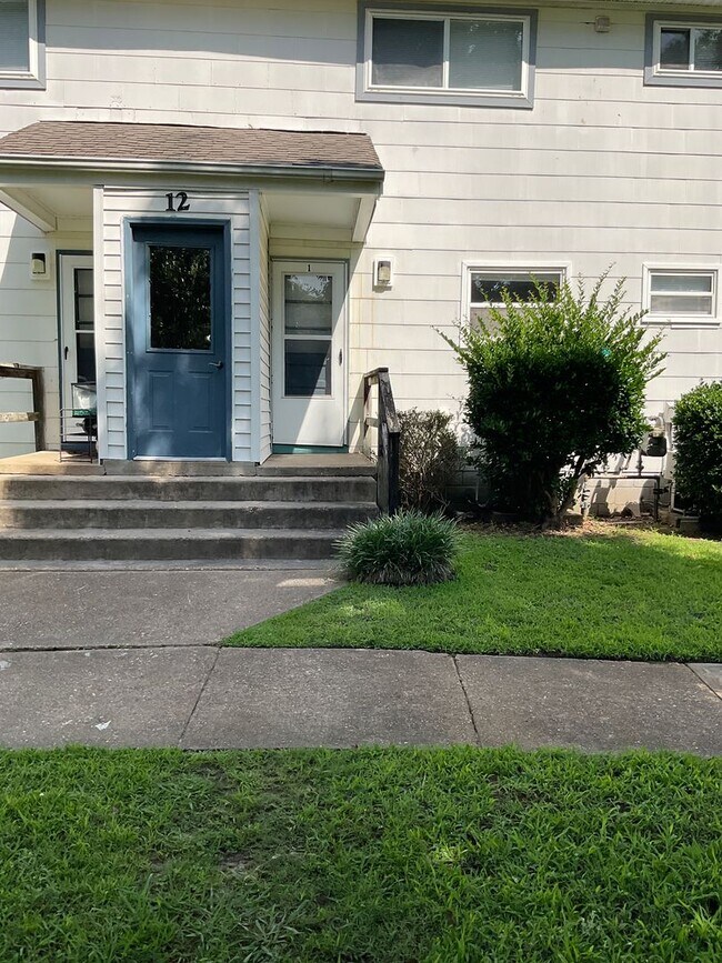 Foto del edificio - Absolutely Adorable two bedroom is move in ready!