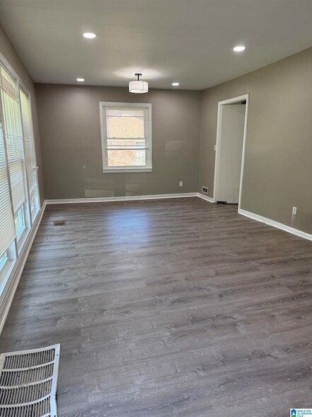 Building Photo - 907 77th Way S