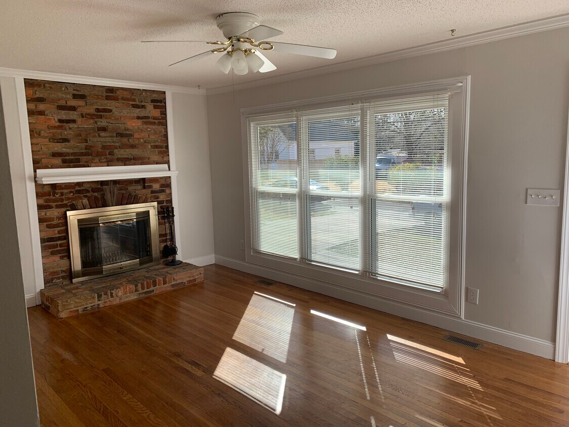 Building Photo - 202 Purvis St