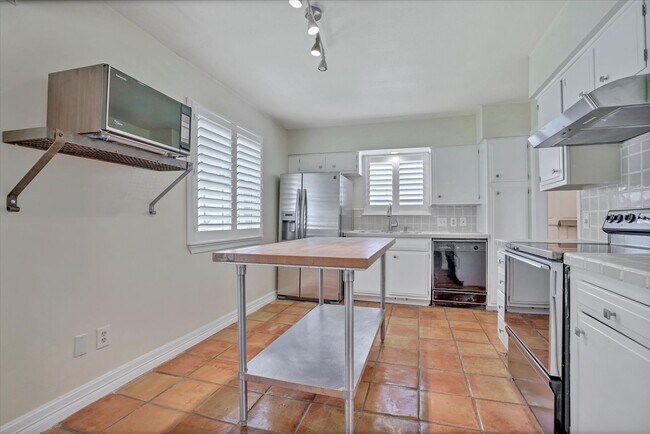 Foto del edificio - 3611 Las Colinas Dr