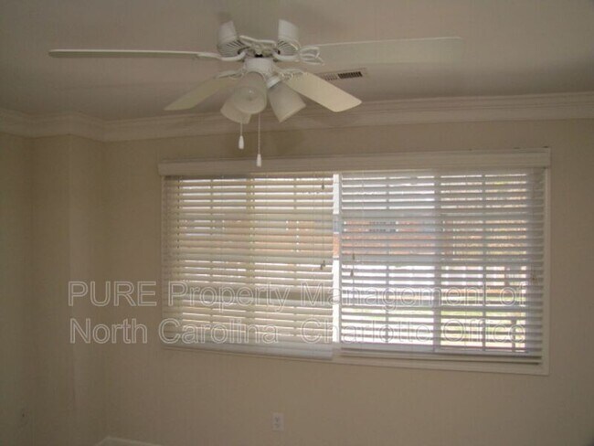 Building Photo - 1336 Green Oaks Ln