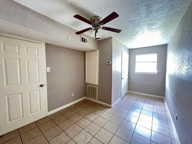 Building Photo - 14039 Eagle Pass St