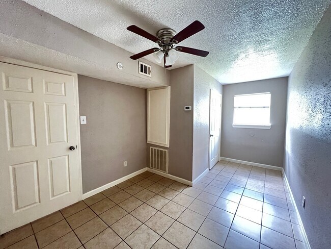 Foto del edificio - 14039 Eagle Pass St