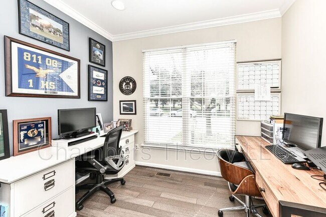 Building Photo - 2128 Haney Ln