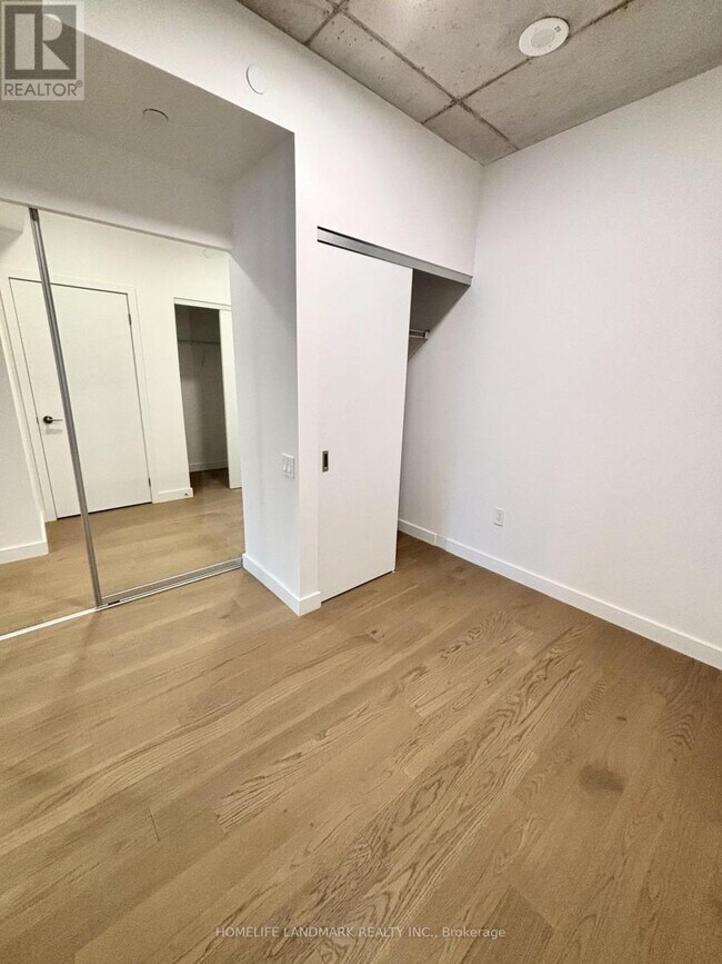 Photo du bâtiment - 1720 Bayview Ave