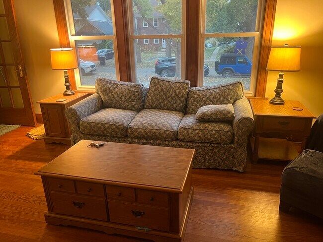 Sala de estar - 711 W Ohio St