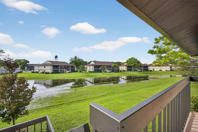 Foto del edificio - 6485 Chasewood Dr