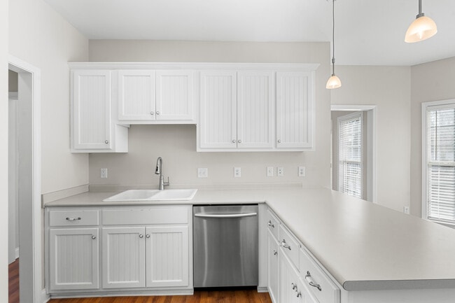 Building Photo - 1811 Old Carriage Trail