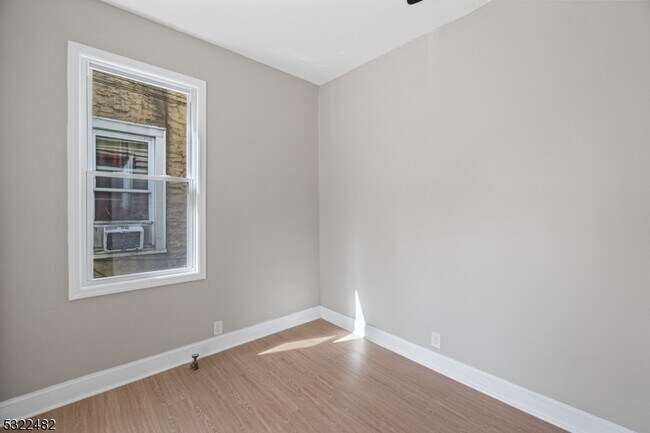 Foto del edificio - 201-203 Watchung Ave