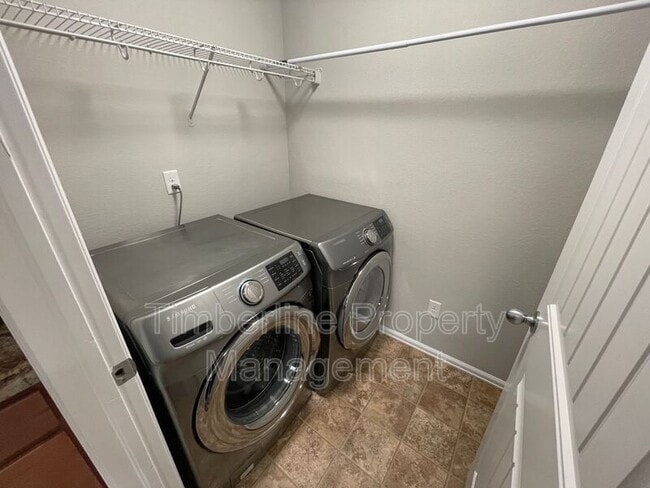 Building Photo - 8097 Hardwood Cir