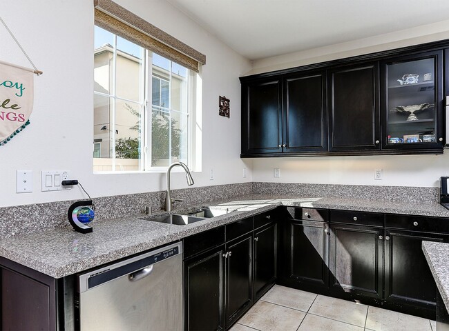 Building Photo - Beautiful 4 Bedroom Home in River Village!