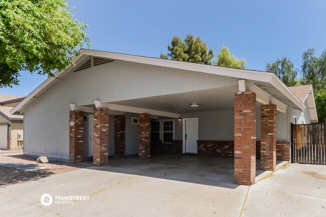 Building Photo - 555 N Elm