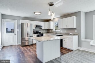 Building Photo - 648 Santa Fe Trail