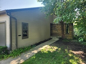 Building Photo - 956 Ravine Dr