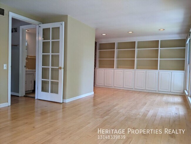 Building Photo - 2247 Ferncliff Ln