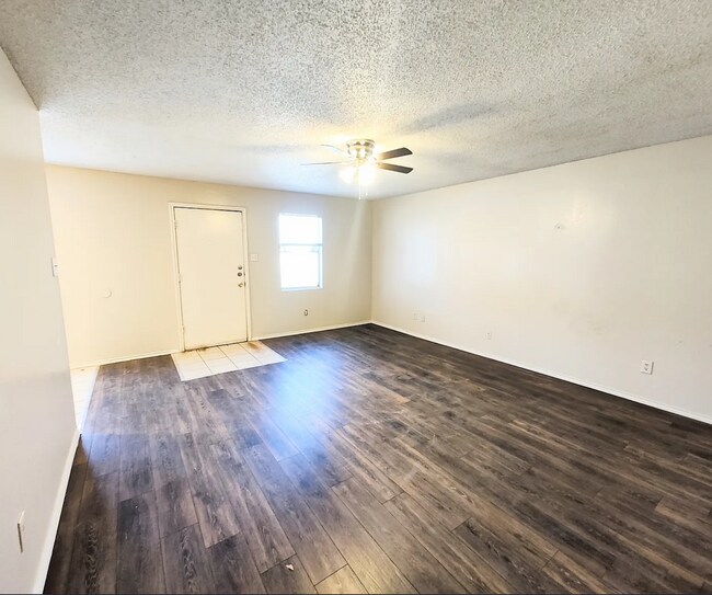 Foto del edificio - 9603 Elmwood Ave