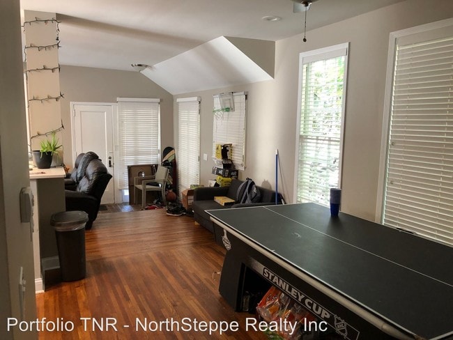 Building Photo - 5 br, 3 bath Apartment - 2060 Tuller Street