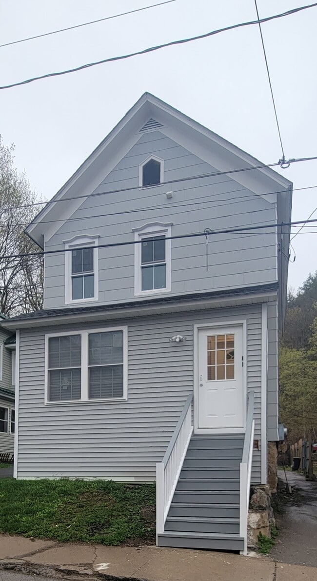 Building Photo - 62 Moreland St