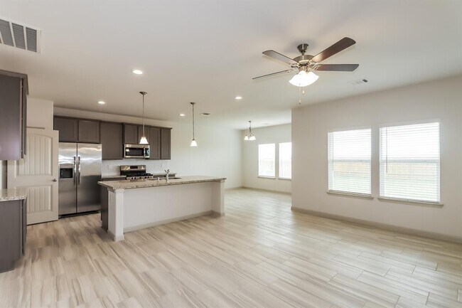 Building Photo - 7923 Cypress Country Dr