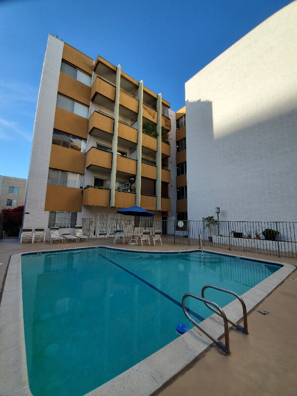 Building Photo - 505 S La Fayette Park Pl