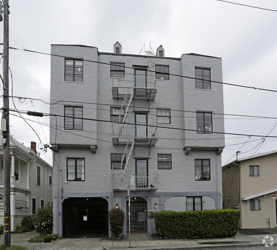 Building Photo - 3764 Shafter Ave
