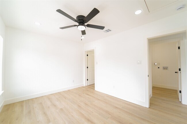 Foto del edificio - 1569 Elliott St