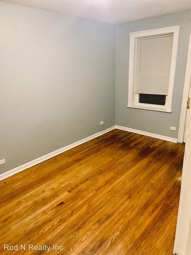 Foto del edificio - 8039 S Marquette Ave