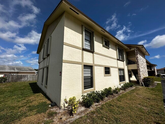 Foto del edificio - 5955 Longbow Ln