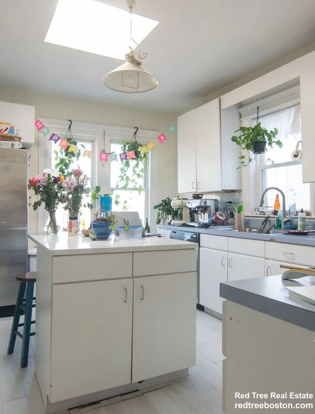 Photo - 229 Harvard St Apartment