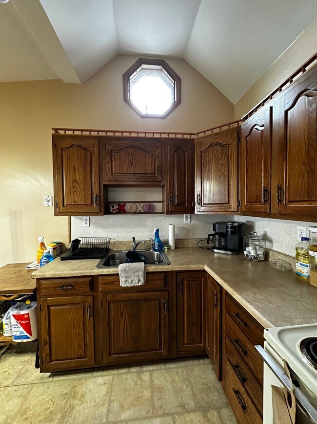 2-van-ness-st-unit-b-waterford-ny-12188-apartments-in-waterford-ny
