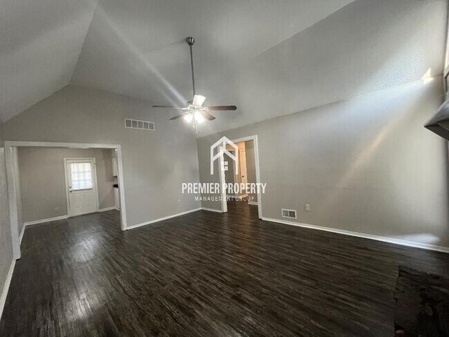 Foto del edificio - 8092 Shallow Glen Trail