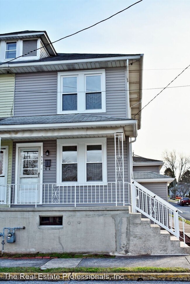 Building Photo - 3 br, 1 bath House - 512 E 3rd Street
