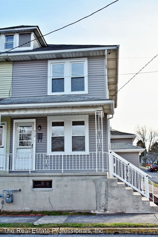 Foto del edificio - 3 br, 1 bath House - 512 E 3rd Street
