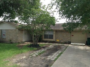 Building Photo - 5874 Castle Run Dr