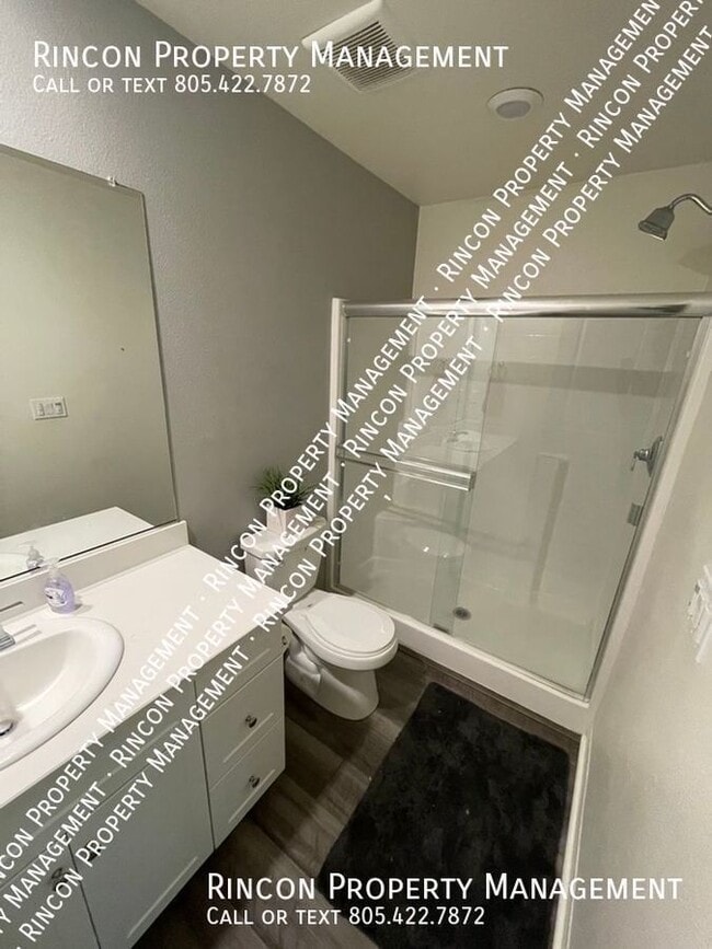 Building Photo - Spacious 4 Bedroom 3 Bathroom *Santa Paula...
