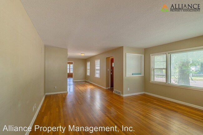 Building Photo - 4 br, 3 bath House - 1120 N. Manhattan Ave.