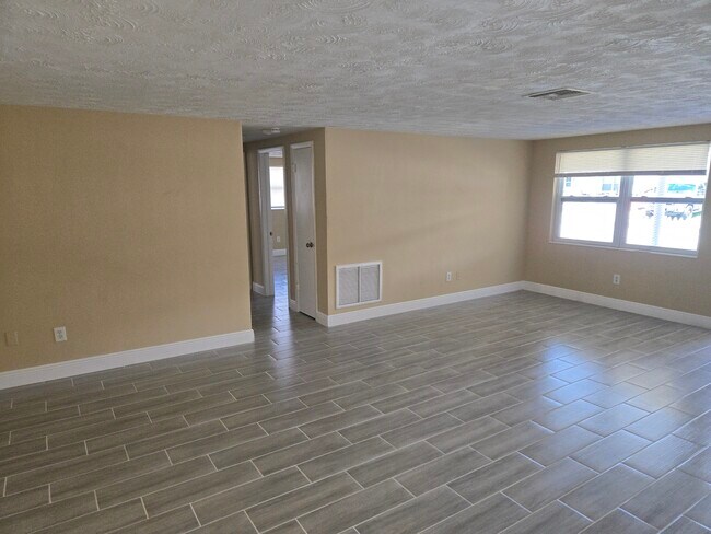 Building Photo - 2603 Ohio Pl