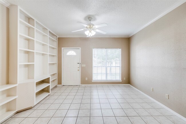 Foto del edificio - 2910 Grants Lake Blvd