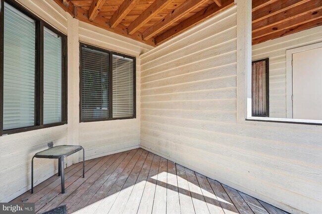 Building Photo - 9912 Hellingly Pl