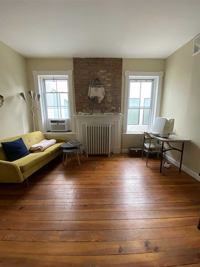 Building Photo - 232 Main St