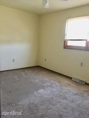 Building Photo - 2 br, 1.5 bath Townhome - 718 Priestley Court
