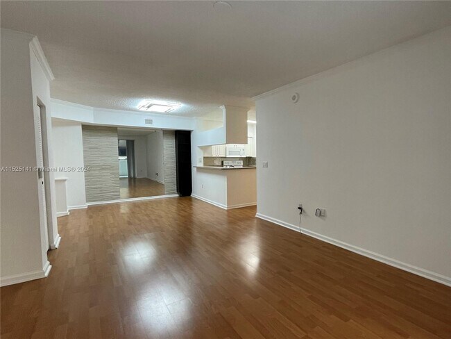 Foto del edificio - 17100 N Bay Rd