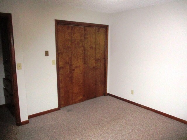 Building Photo - 24163 Oak Ct